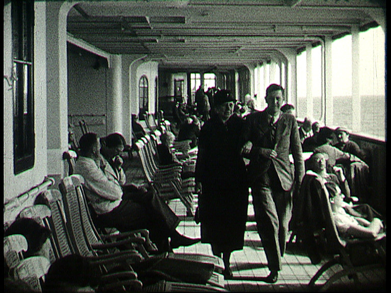 Still uit Generale naar Scandinavië, flaneren op het dek van een cruiseschip