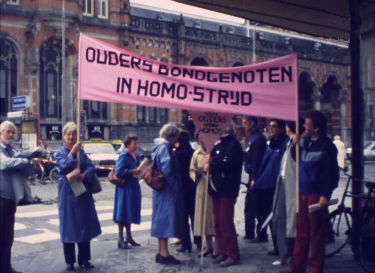 Mensen met met spandoek