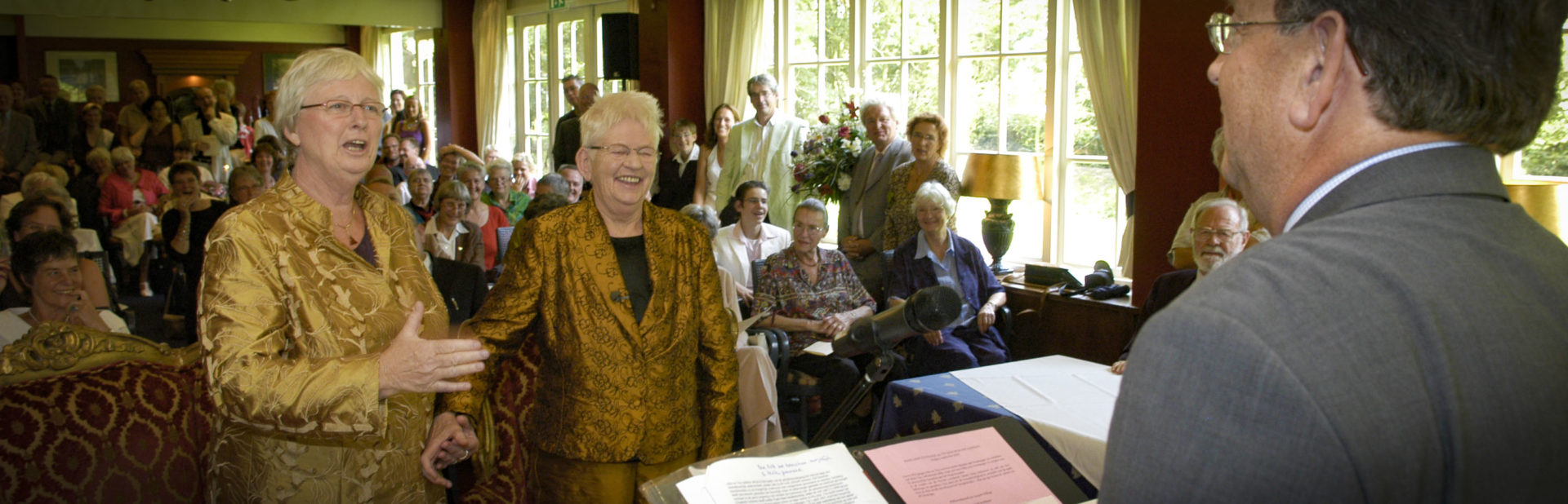 Huwelijk Tity Bentum en Joke Koppenol, voltrokken door Jacques Wallage, 2005.